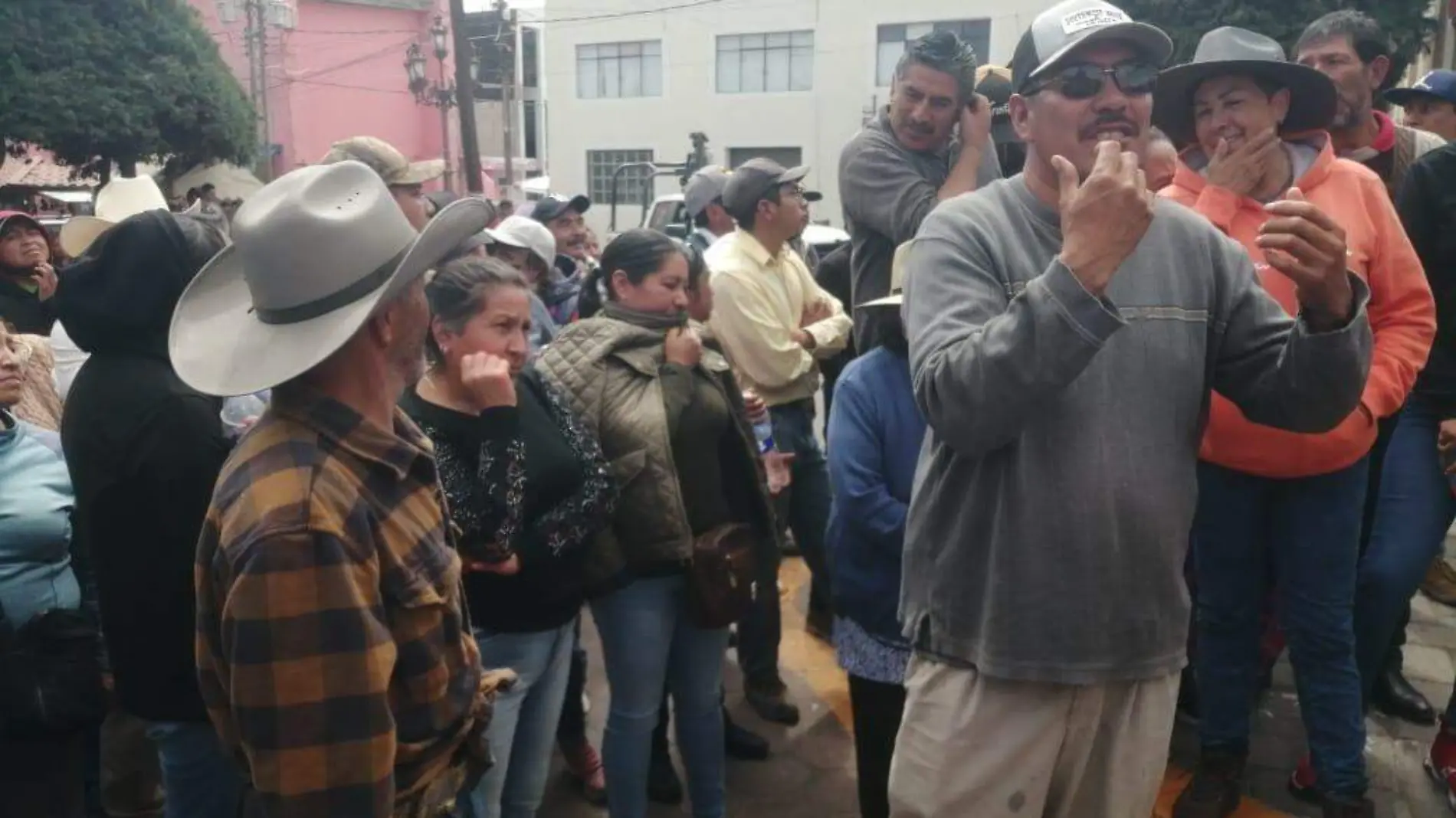 habitantes de Nanacamilpa  cierre de presidencia municipal de Nanacamilpa (1)